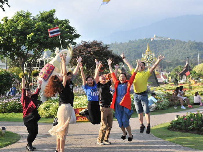 ထိုင်းနိုင်ငံ၏အံ့ဖွယ်များကိုရှာဖွေခြင်း- ယုံကြည်စိတ်ချရသော ပြင်ပဖိနပ်များတွင် ကျွန်ုပ်တို့အဖွဲ့၏စွန့်စားခန်း